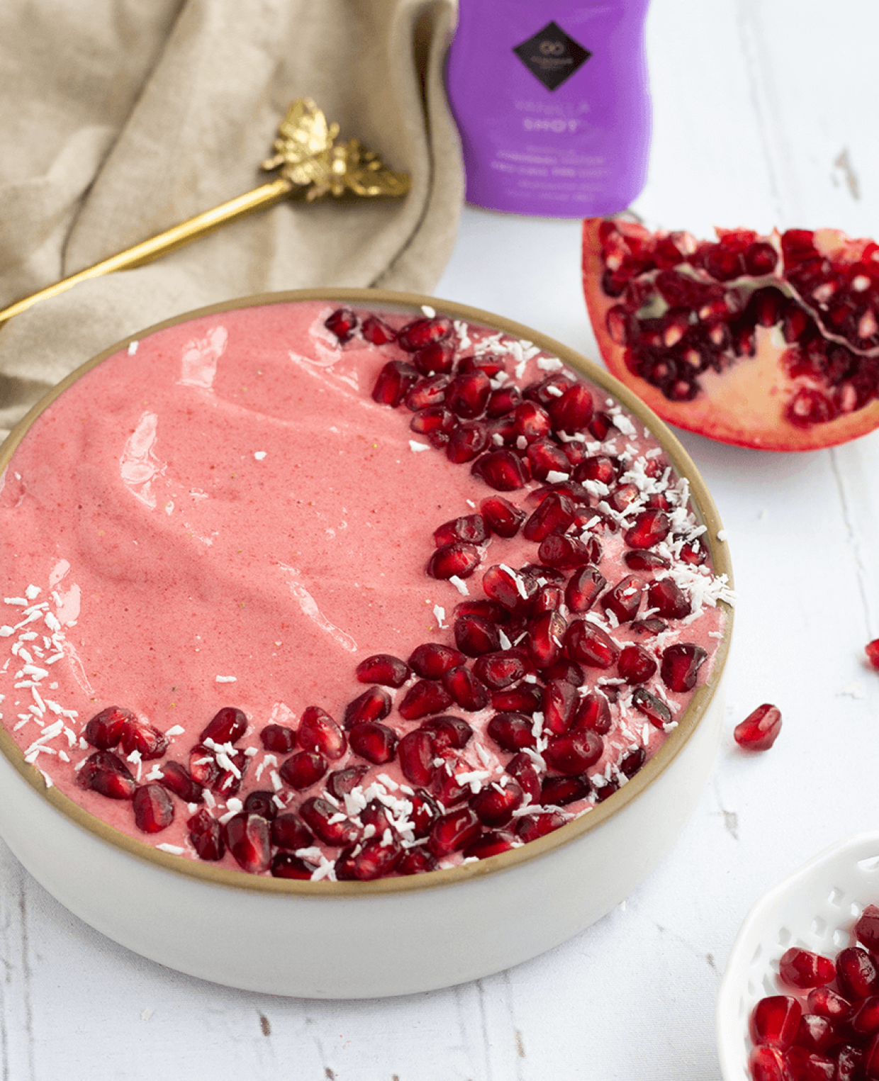 pink_smoothie_bowl_2